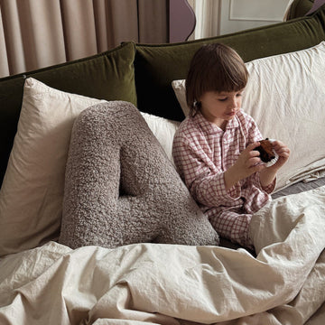 Letter Cushions in the Parents’ Bedroom – A Subtle Decoration Idea