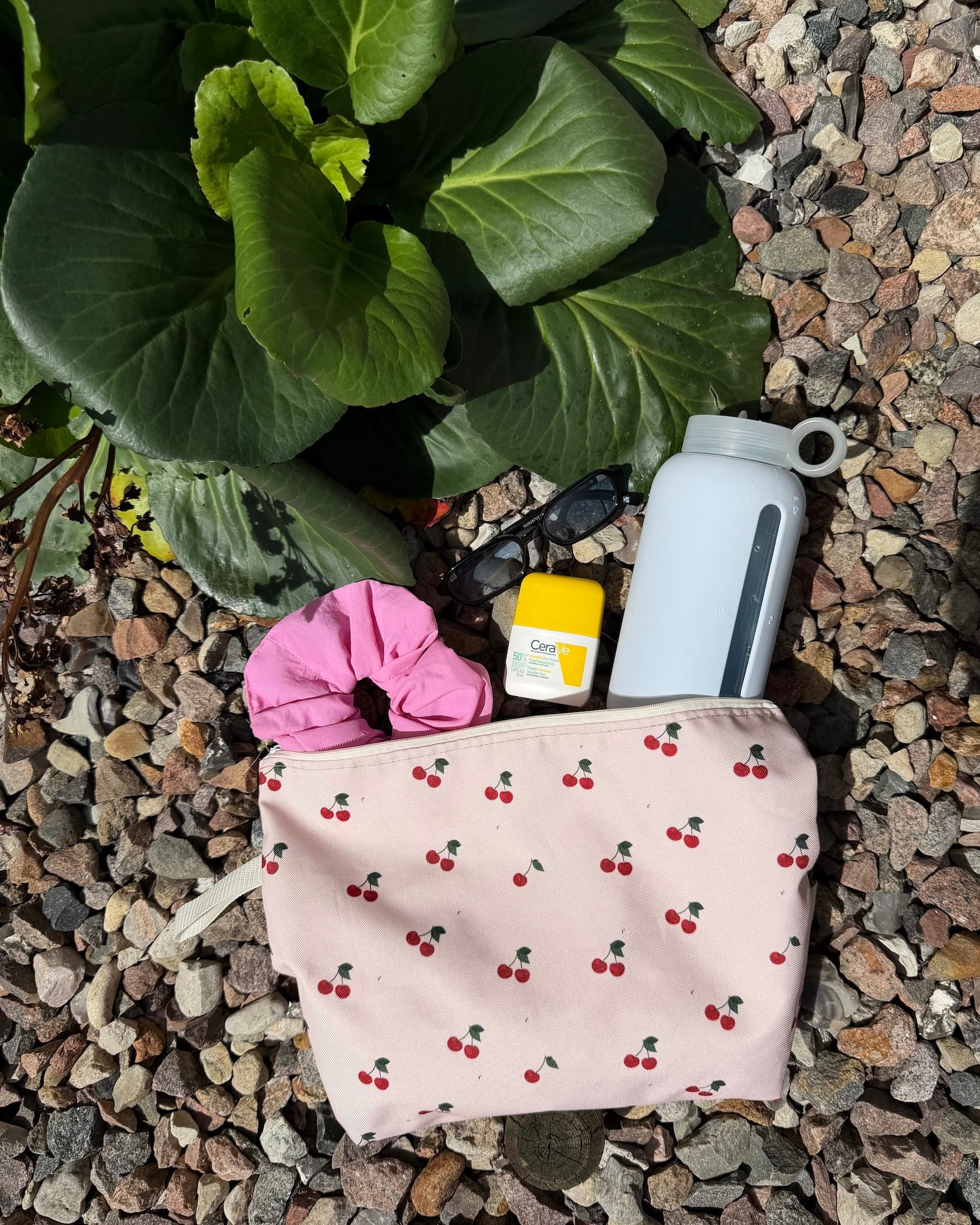 codura cherry makeup bag by Bettys home. Waterproof makeup bag a1a
